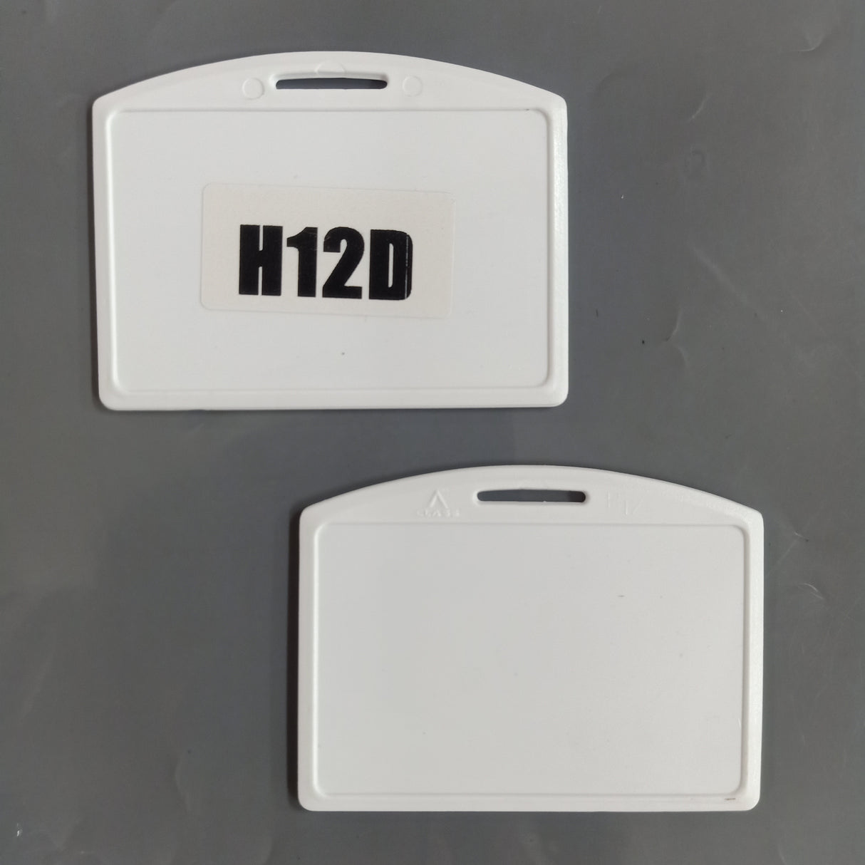 H12 - 54x86 mm క్షితిజసమాంతర Id కార్డ్ అతికించే హోల్డర్ - ఒకే వైపు