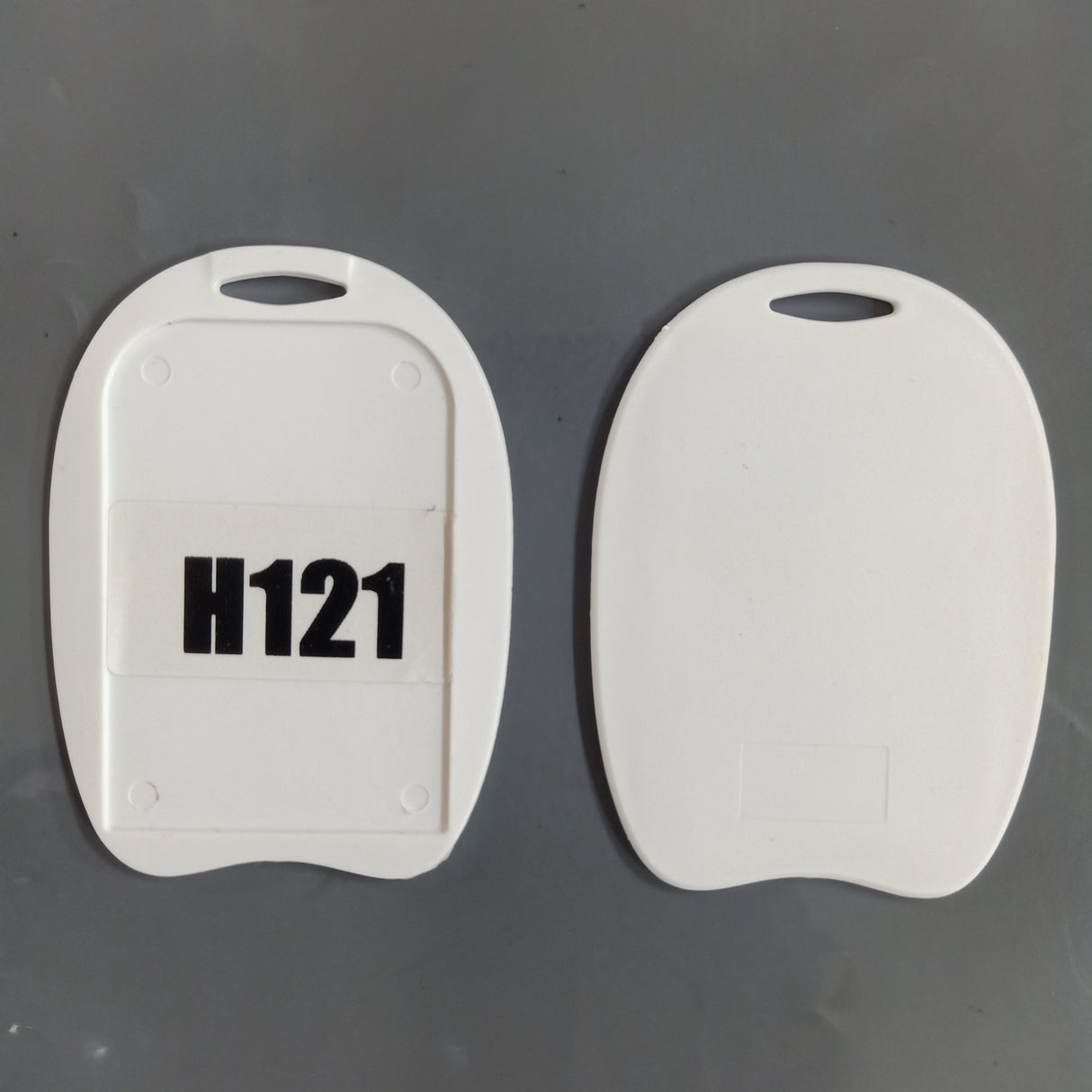 H121 - 48x72 Mm U-Shape Apple Single Side ID Card Holder