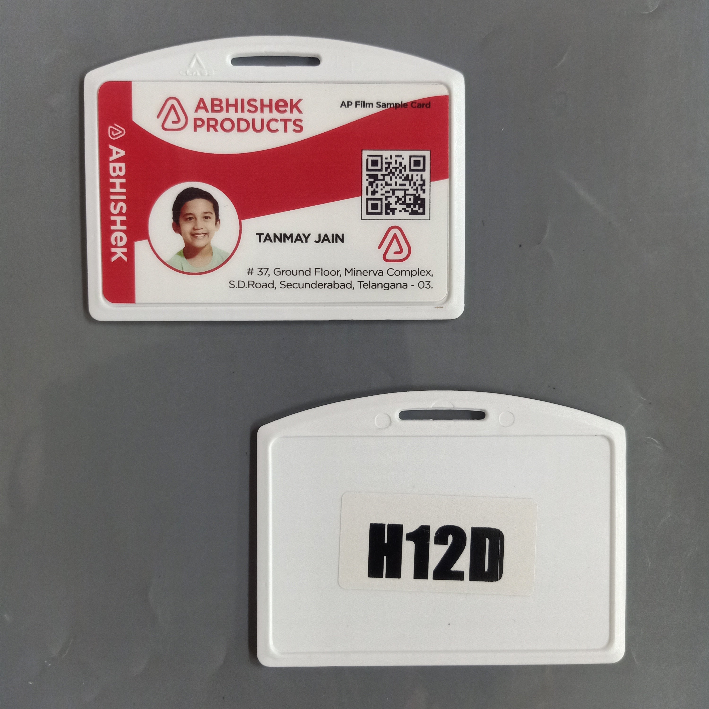 H12D Dual Side Horizontal ID Card Holder 54x86 mm | White Holder