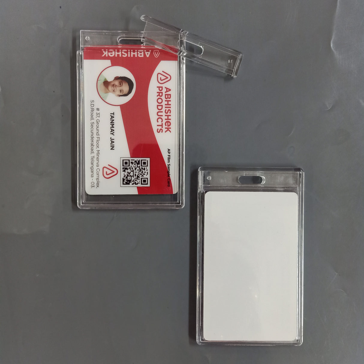 T738V - Crystal Locking 54X86MM Vertical PVC Transparent ID CARD HOLDER