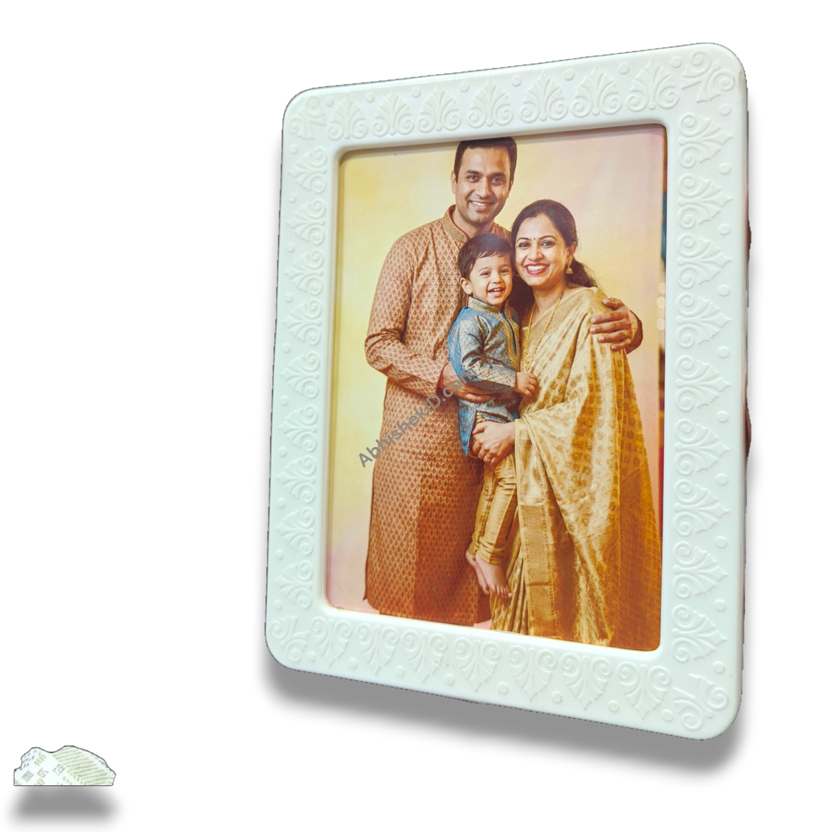 White magnetic tabletop frame, 3x4 inch. Perfect for displaying family memories. Home decor.