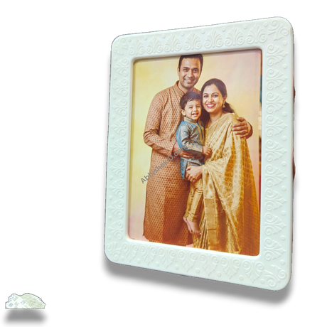 White magnetic tabletop frame, 3x4 inch. Perfect for displaying family memories. Home decor.